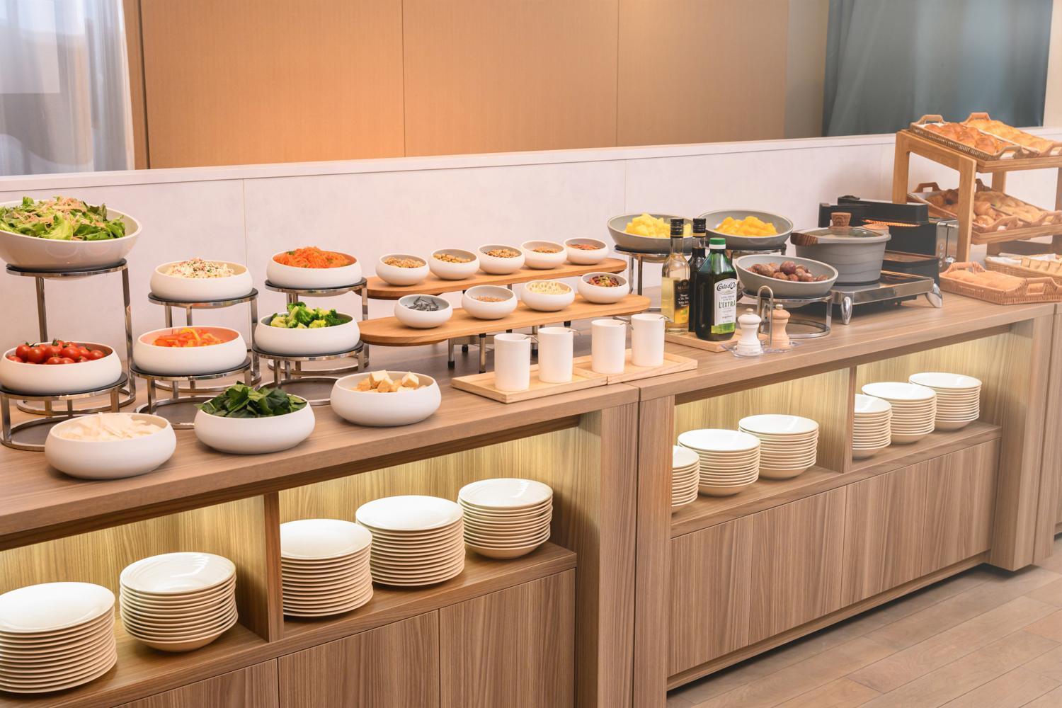 The Royal Park Hotel Iconic Kjóto Exteriér fotografie A salad bar